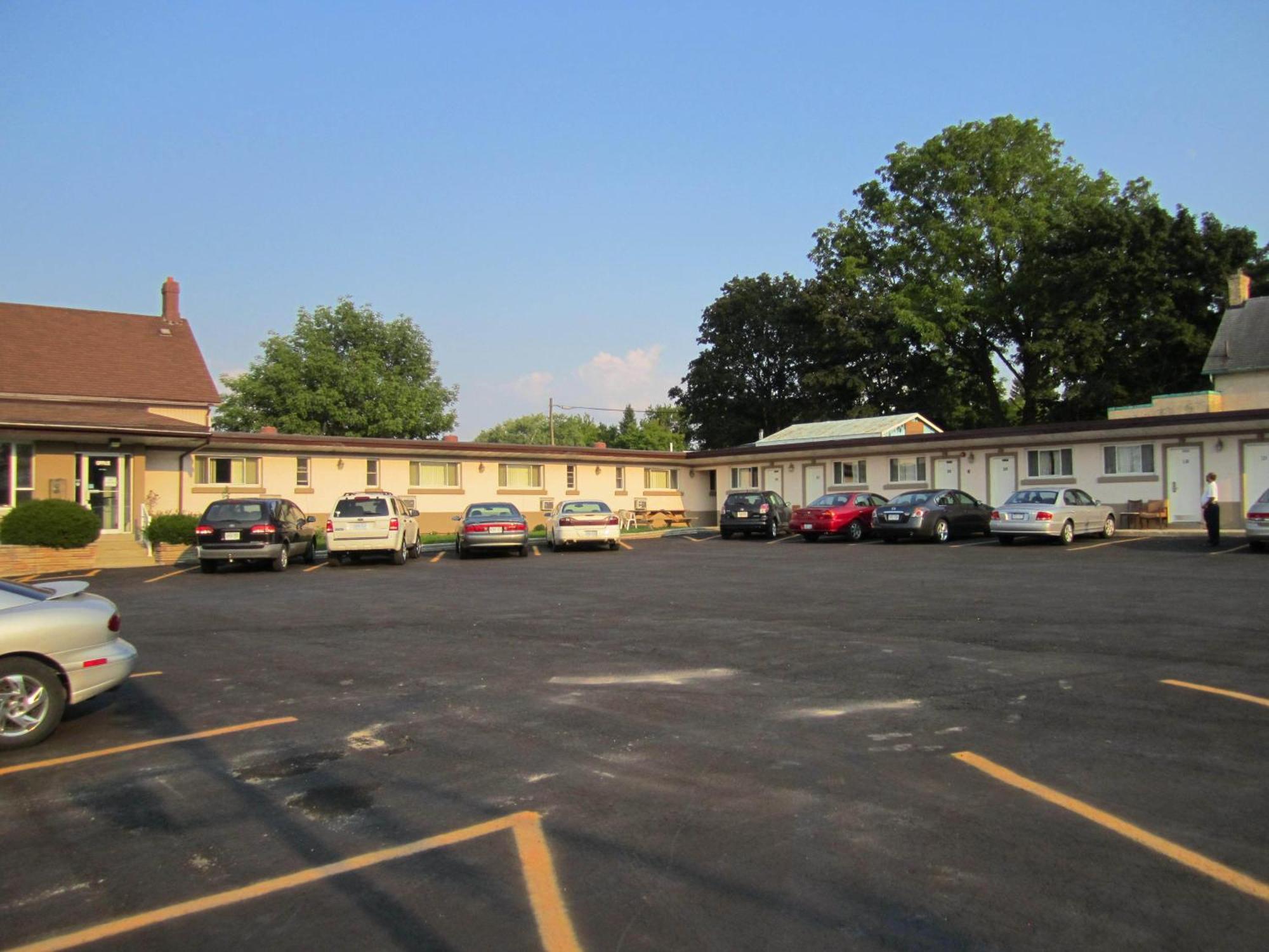 Canadiana Motel Hanover Buitenkant foto