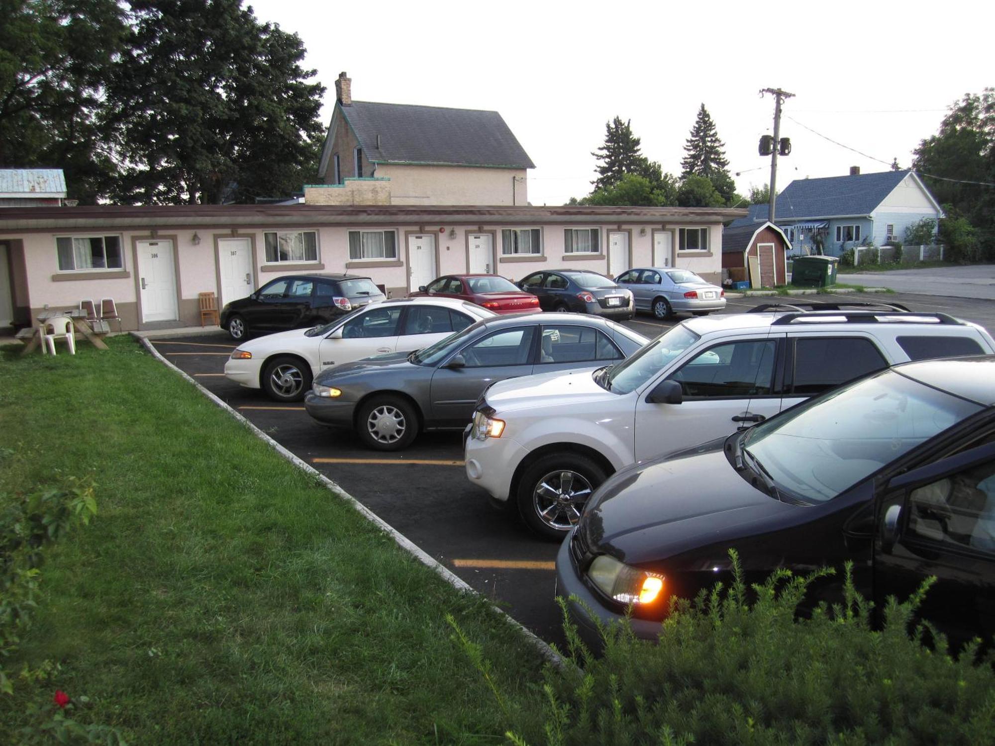 Canadiana Motel Hanover Buitenkant foto