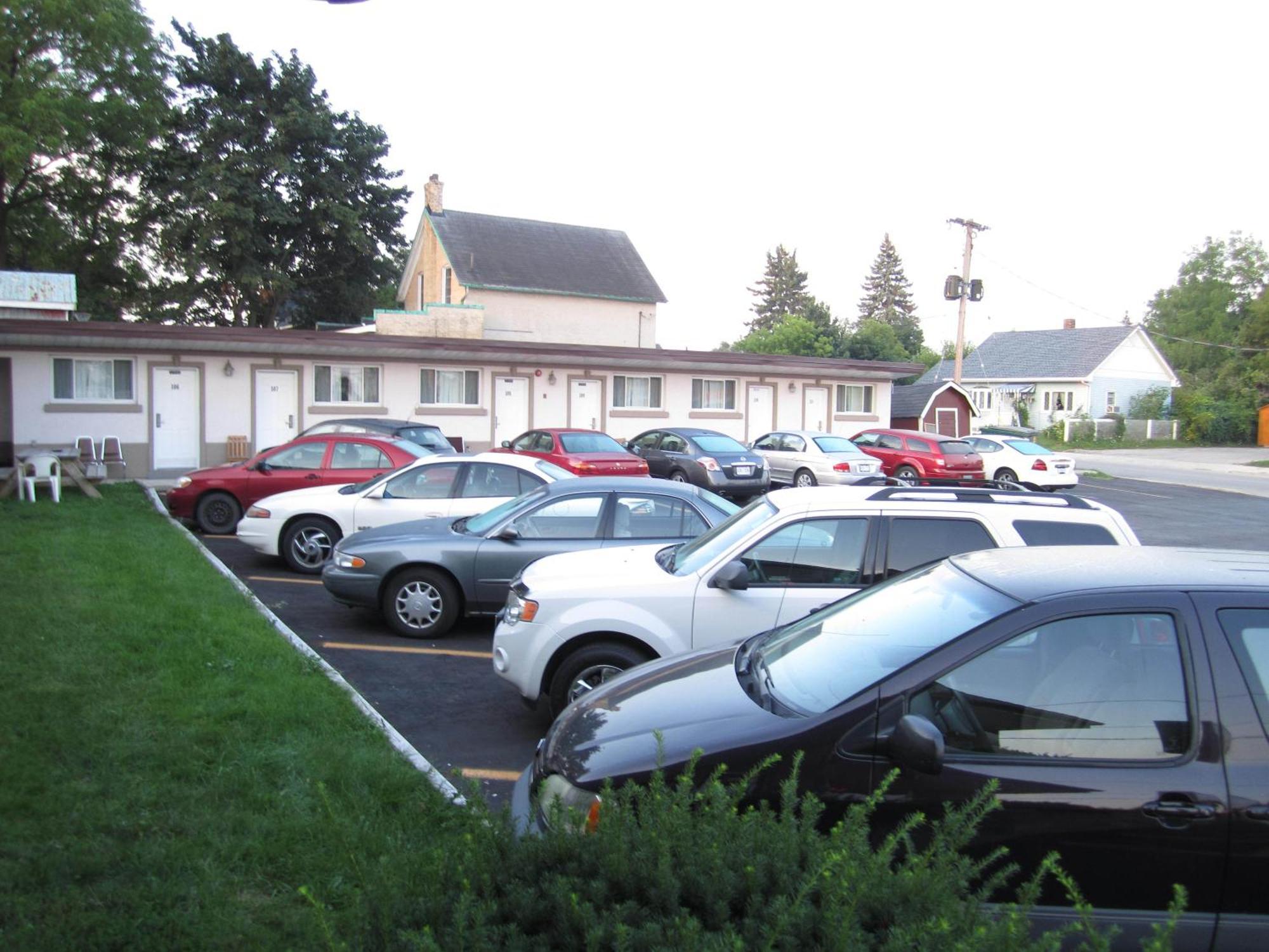 Canadiana Motel Hanover Buitenkant foto