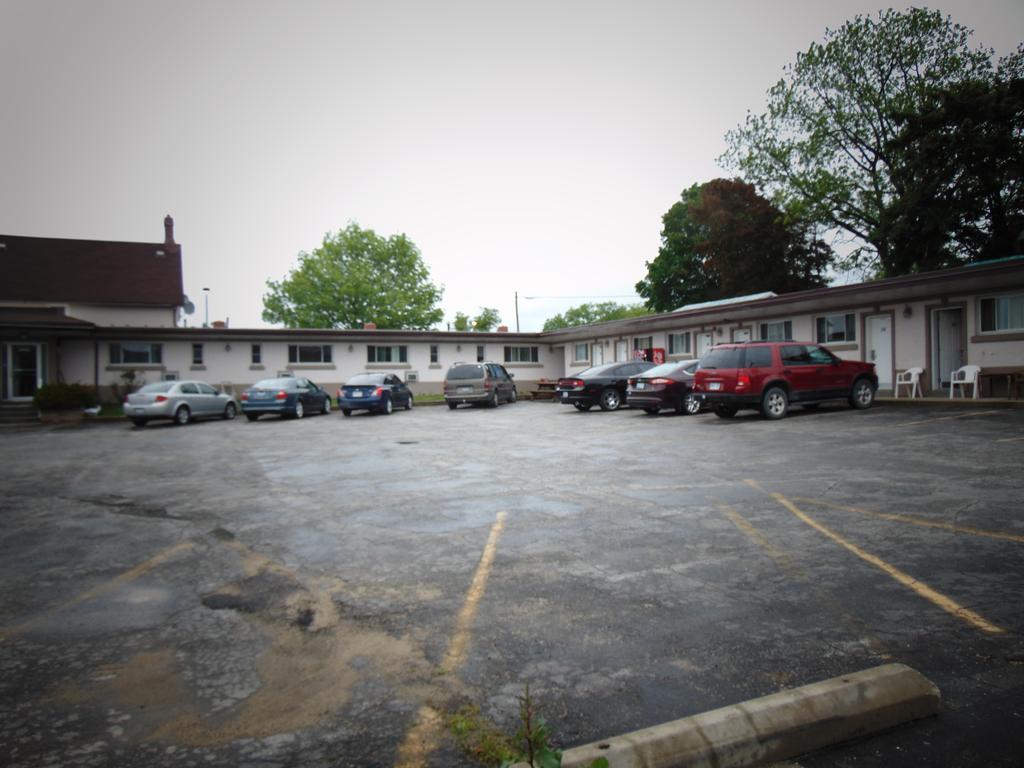 Canadiana Motel Hanover Buitenkant foto
